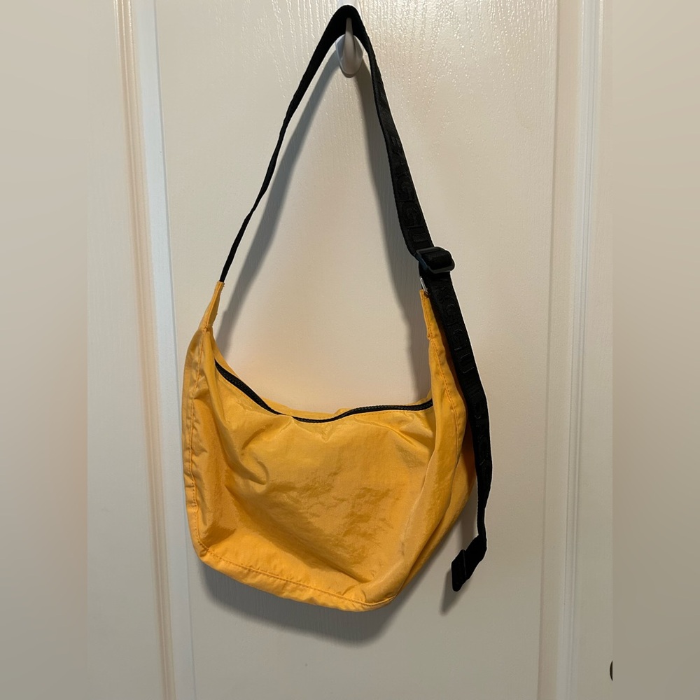 Baggu Mango Medium Crescent